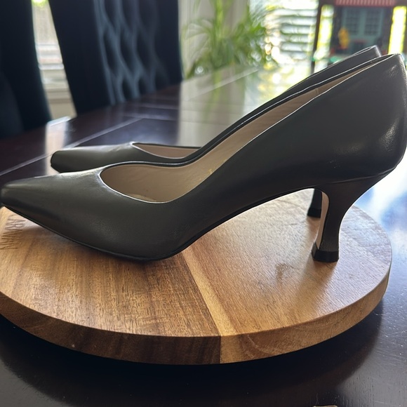 Grey slip on pumps - Picture 6 of 9